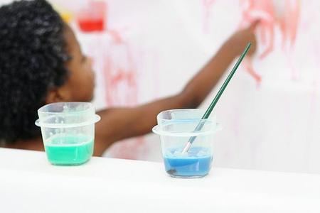 Cómo hacer pintura casera para la bañera