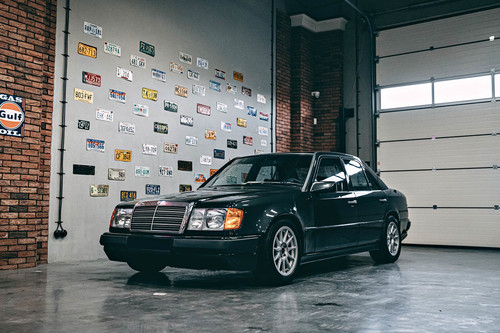 Este raro Mercedes Clase E con motor BMW M fue el principio del fin para la firma de tuning que lo creó