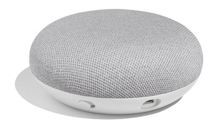 Google soluciona el fallo que hacía que el Google Home Mini grabara sin parar todos los sonidos que "escucha"