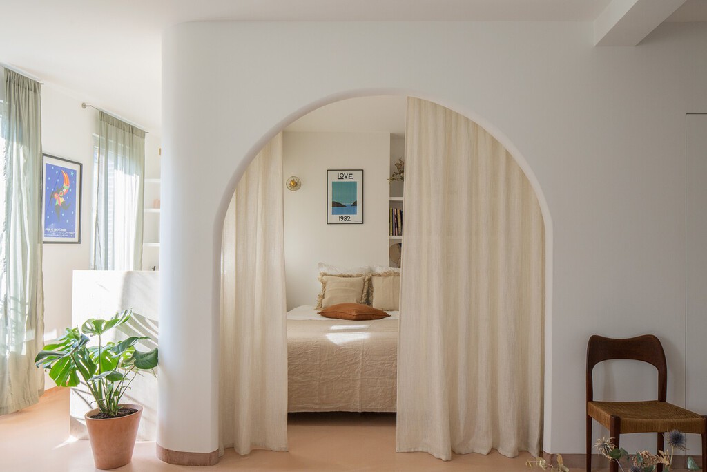 La solución que usan los arquitectos para ganar espacio en una habitación pequeña