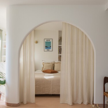 La solución que usan los arquitectos para ganar espacio en una habitación pequeña
