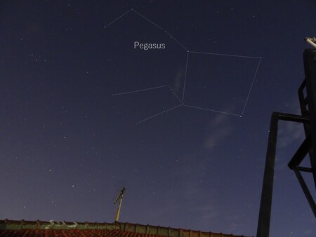 Foto de la constelación de Pegaso y el patrón que forma en el cielo