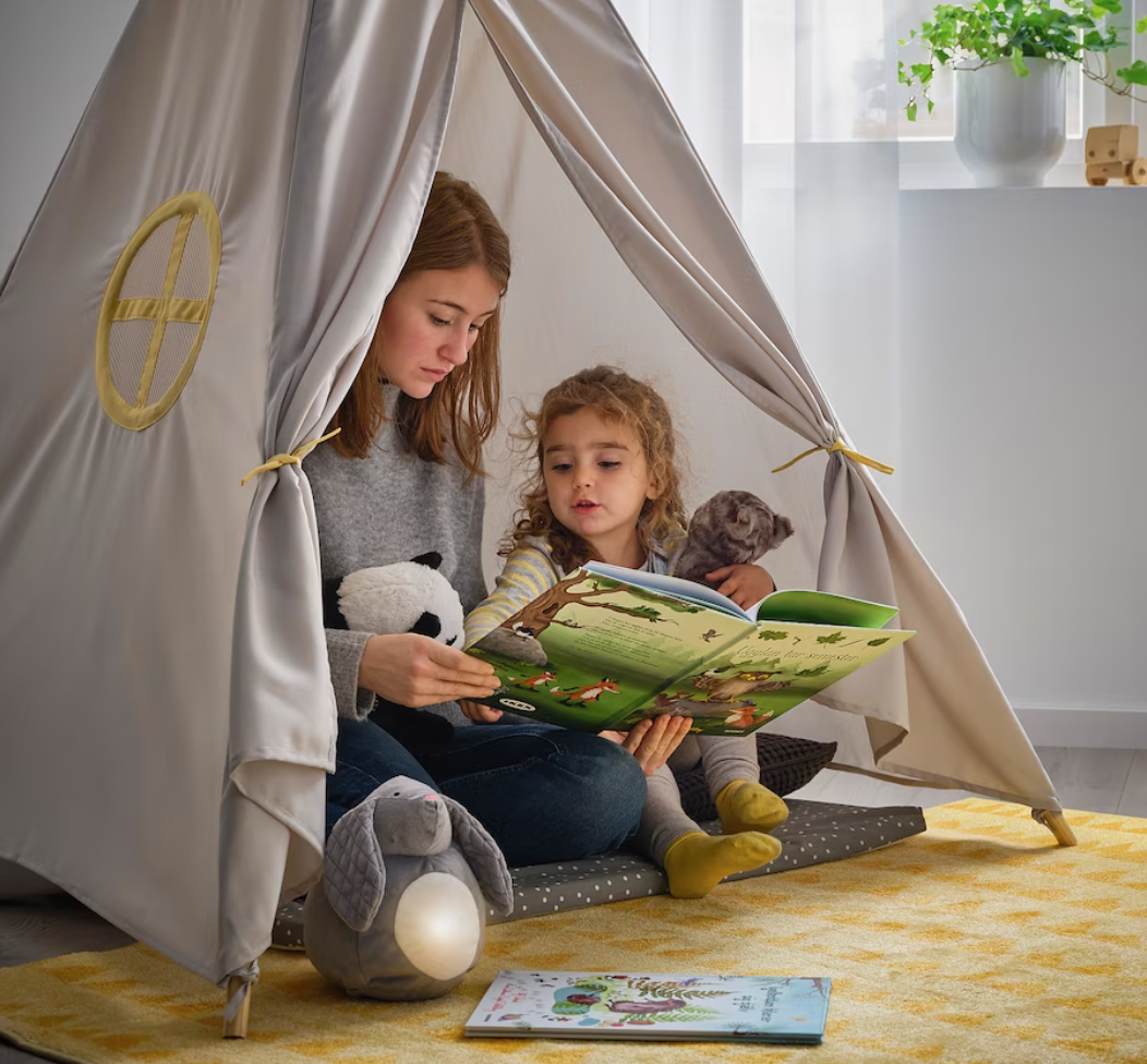 A los niños les encanta montar tiendas y crear su propio refugio donde esconderse, jugar y descansar.