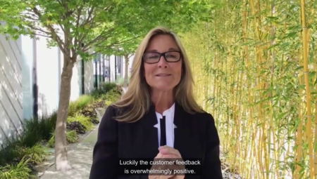 "Este es un momento único": Angela Ahrendts informa al personal de las Apple Store sobre el Watch y el MacBook