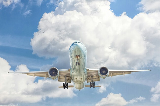 Foto de avión en el aire