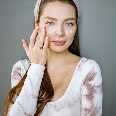 Cuando una piel tiene la barrera cutánea dañada se ve envejecida e irritada: el primer paso es la reparación