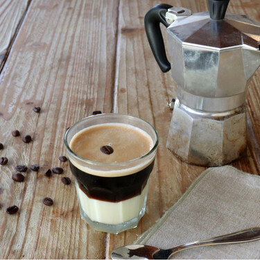 Café bombón: la auténtica receta de café con leche condensada para los más golosos 