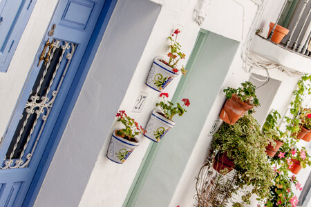 Siete pueblos con encanto en la costa de Andalucía: qué ver y qué hacer