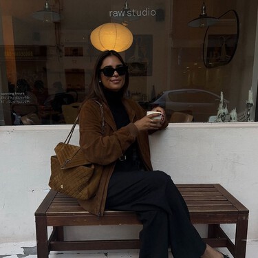 H&M agotará la chaqueta de ante no ante color castaña que arrasa en entretiempo