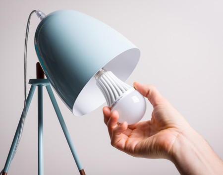 Bombilla Led En Lampara Reciclar