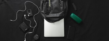 21 regalos imprescindibles para viajeros: gadgets para viajes en tren, avión o coche