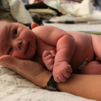 ¿Dar a luz de pie? El vídeo del parto más increíble que he visto en mi vida