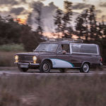 Vivir usando un coche fúnebre como vehículo particular: “Es comodísimo, me cabe cualquier cosa de Ikea”