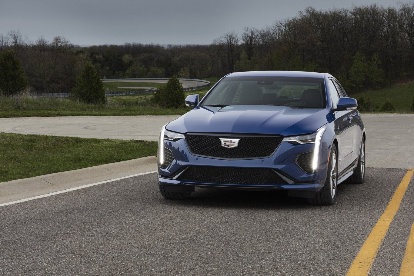 Cadillac CT4-V, el sedán más pequeño de 'Caddi' se estrena en traje deportivo
