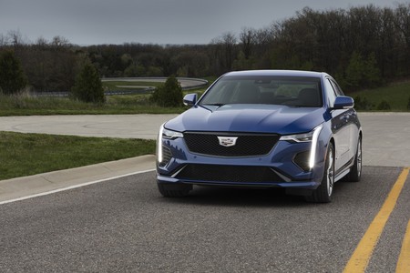 Cadillac CT4-V, el sedán más pequeño de 'Caddi' se estrena en traje deportivo