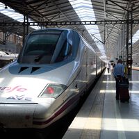 Si algo nos ha enseñado el verano es que España no necesita más trenes. Simplemente, necesita que funcionen