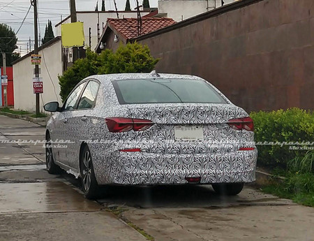 ¡Espiado! El Chevrolet Monza ya rueda en México, y suena a buen sustituto del Cavalier