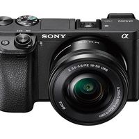 Entre las ofertas de primavera de hoy en Amazon, la Sony Alpha A6300 con objetivo 16-50mm nos sale por sólo 709,99 euros