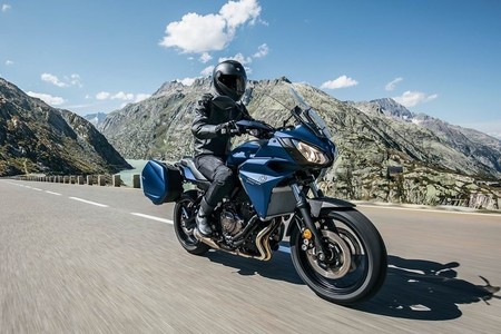 La Yamaha Tracer 700 GT llega en marzo con un precio de 8.999 euros, 700 euros más que la Tracer 700