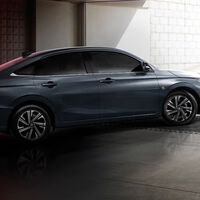 Amplio sedán híbrido con sello japonés en México. Es uno de los más baratos y rinde hasta 972 km por tanque 