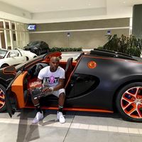 El polémico boxeador Floyd Maywheater subasta su par de Bugatti Veyron por 6 millones de euros