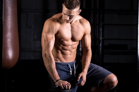 Si lo que buscas es mejorar estéticamente, ¿es mejor entrenar fuerza o hipertrofia en el gimnasio?