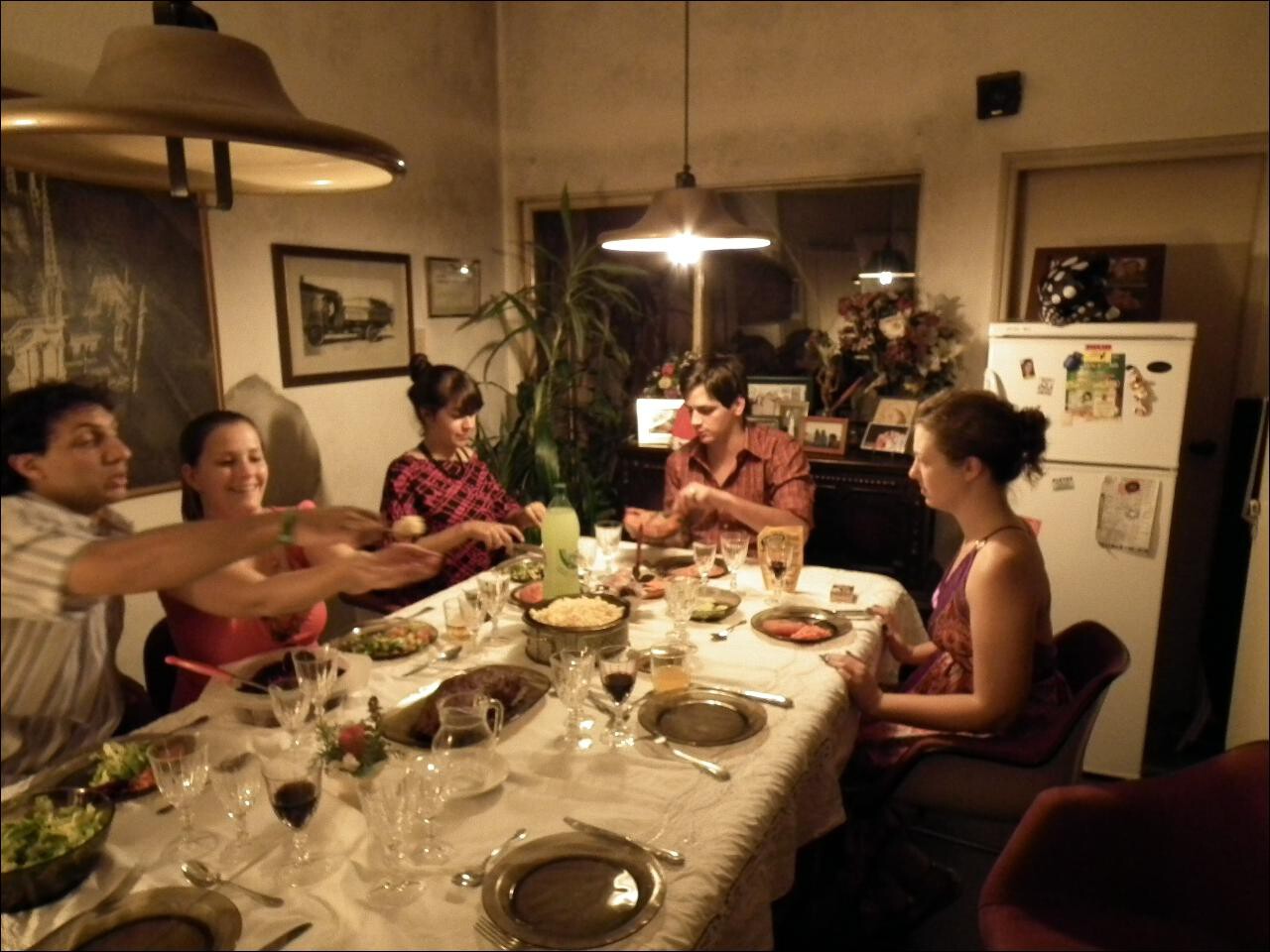 Cuatro maneras de evitar conversaciones 'incómodas' en Nochebuena