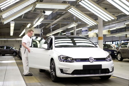 Con todo y DieselGate, Volkswagen destrona a Toyota como el mayor fabricante de autos a nivel mundial