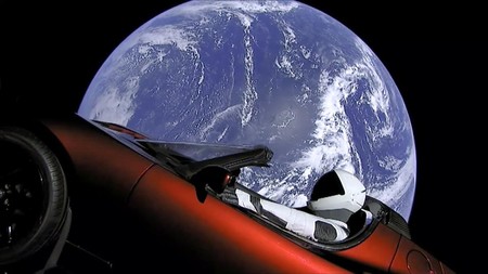 ¡El primer coche ya va rumbo a Marte! Esta es la historia del Tesla Roadster que viaja en el Space X