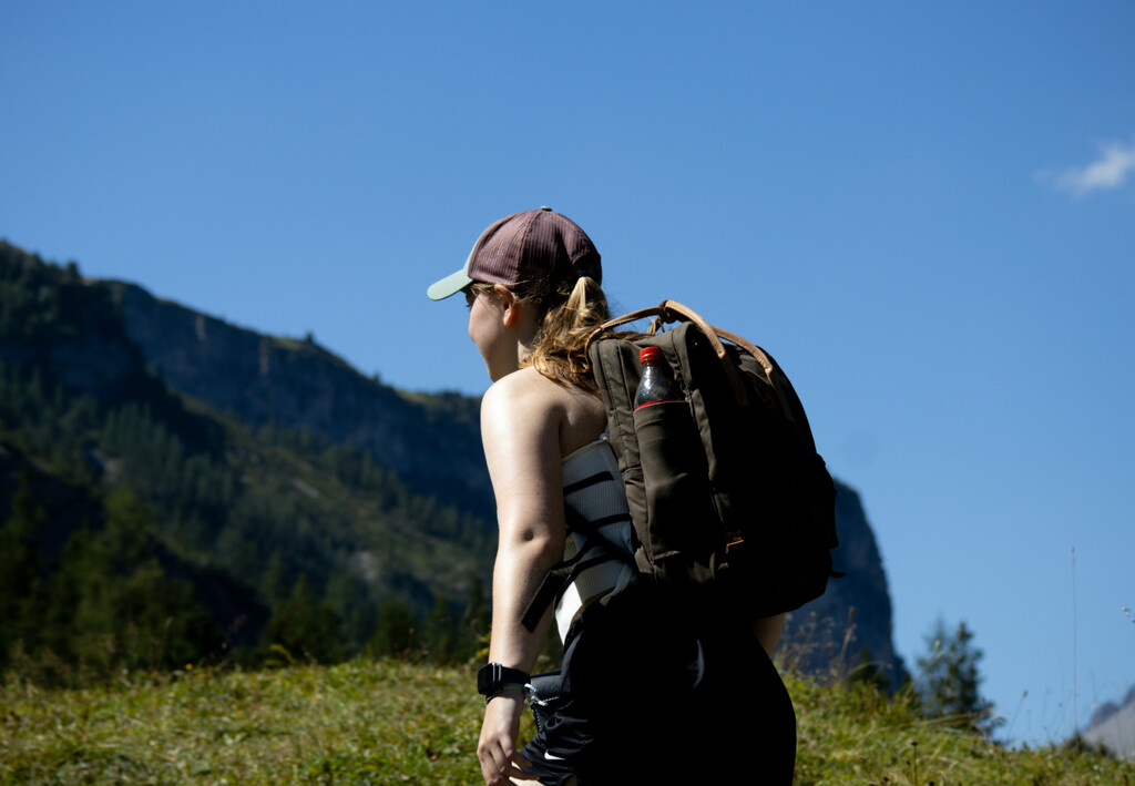 Ligero, impermeable y de secado rápido: el pantalón de senderismo de mujer que triunfará en tus escapadas a la montaña este verano  