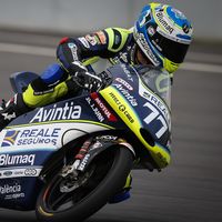 Livio Loi expulsado: Vicente Pérez sube a Moto3 como sustituto con homenaje al fallecido Andreas Pérez