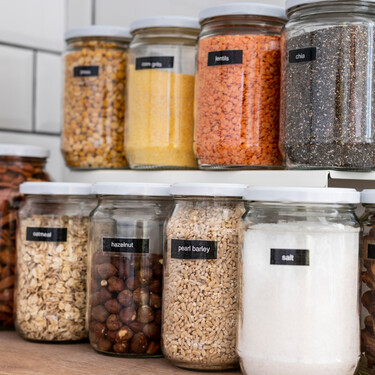 Las cestas extraíbles perfectas para que ningún tarro acabe olvidado al fondo del armario