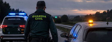 Multado con 200 euros tras el cambio de hora por llevar la baliza V16 pero no poner la luz correcta: la Guardia civil aumenta la vigilancia 