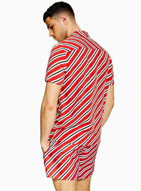 TOPMAN le da una nueva dirección a las rayas en una propuesta retro para la primavera