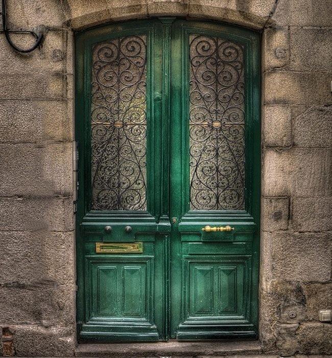 ¿Qué habrá tras esa puerta verde?