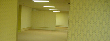 Hoy todos conocemos qué son los Backrooms. Lo que no mucha gente sabe es qué había en esa habitación donde se realizó la mítica foto 