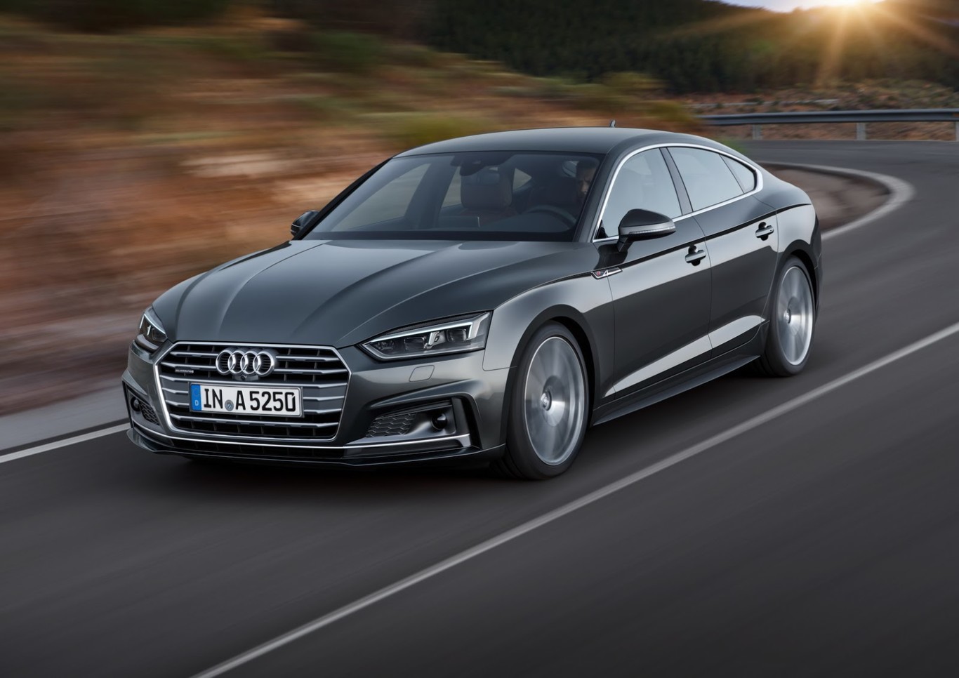 Nuevos Audi A5 y S5 Sportback: Ganan puertas sin perder estilo