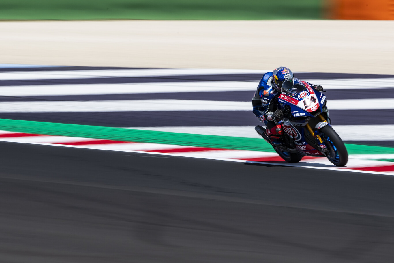 Toprak Razgatlioglu evita el triplete de Ducati y se mete de lleno en la pelea por el mundial de Superbikes