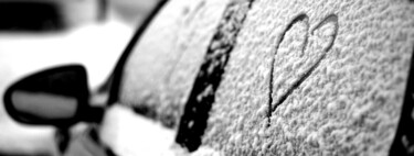 Cinco rascadores desde 9 euros para quitar el hielo del coche sin dañar el parabrisas, y uno automático