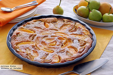 Flaugnarde de peras de San Juan y albaricoques. Receta de postre
