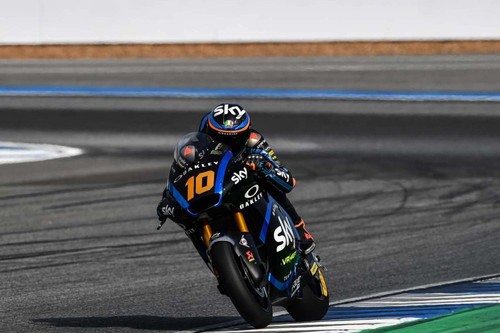 Luca Marini arrasa en una carrera de Buriram en la que Álex Márquez salva los muebles