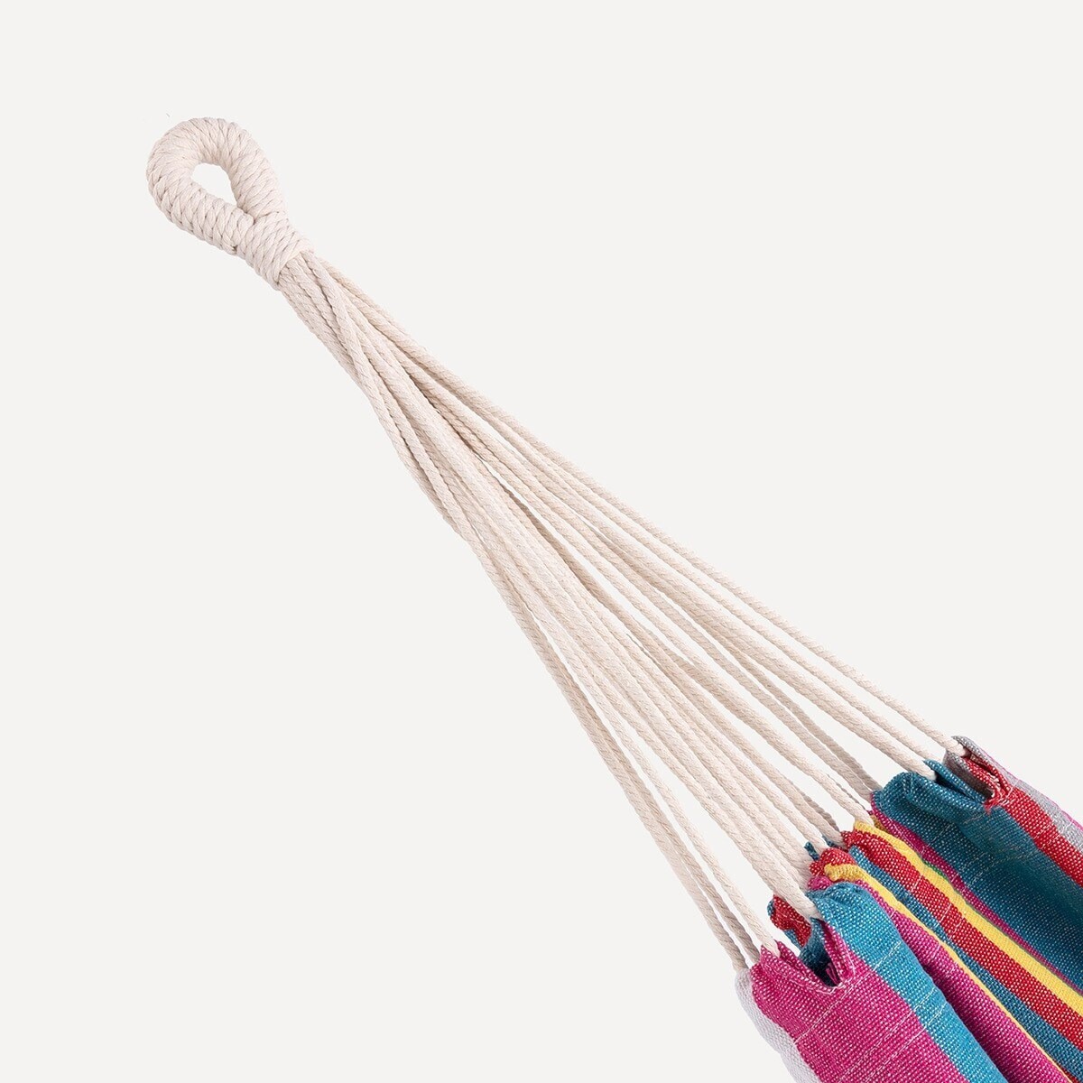 El Corte Inglés rebaja a precio de Ikea la hamaca colgante más colorida