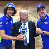 Ha muerto Osamu Suzuki, alma de Suzuki. Salvó a la marca japonesa de la ruina, y es el culpable de que hoy tengas una moto suya 