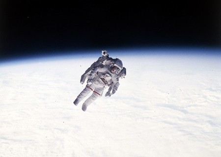 ¿Quién hizo el primer paseo espacial en el espacio profundo?