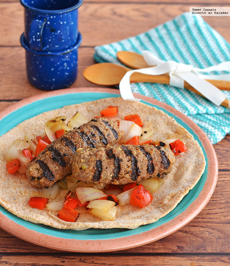 Kebabs de cordero con cebolla y pimiento. Receta
