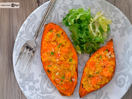Boniato asado relleno de quinoa y queso: receta vegetariana