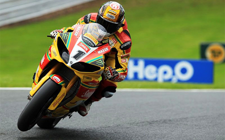 British Superbikes 2012: Tommy Hill, dueño y señor del tridente de Oulton Park