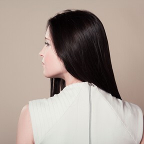 Los expertos en peluquería coinciden: "La mascarilla o el aceite capilar se debe aplicar con el pelo seco para que se absorba mejor y tenga una acción más profunda" 