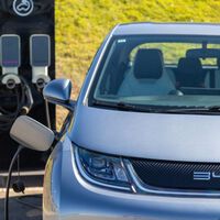 Esqueça as horas perdidas na tomada: o inesperado "detalhe" chinês no Brasil que promete carregar os carros em 5 minutos 