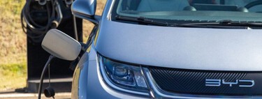 Esqueça as horas perdidas na tomada: o inesperado "detalhe" chinês no Brasil que promete carregar os carros em 5 minutos 